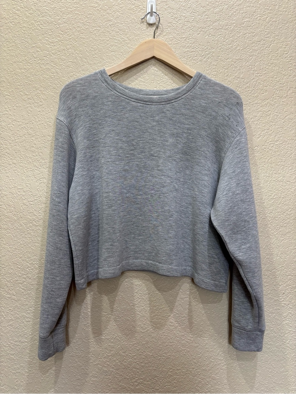 CLUB MONACO Gray Cropped Sweatshirt Crewneck Pullover Small Cozy Minimalist